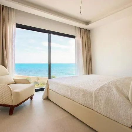 Remarkable 3 Bedroom Beachfront In *