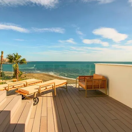 Remarkable 3 Bedroom Beachfront In וילה *