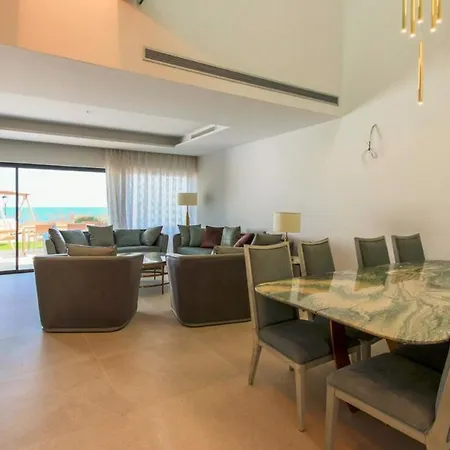 Remarkable 3 Bedroom Beachfront In אסטפונה