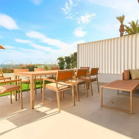 Remarkable 3 Bedroom Beachfront In Villa *