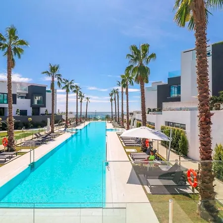 Remarkable 3 Bedroom Beachfront In אסטפונה