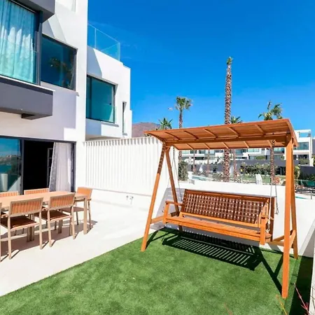 Remarkable 3 Bedroom Beachfront In Villa *